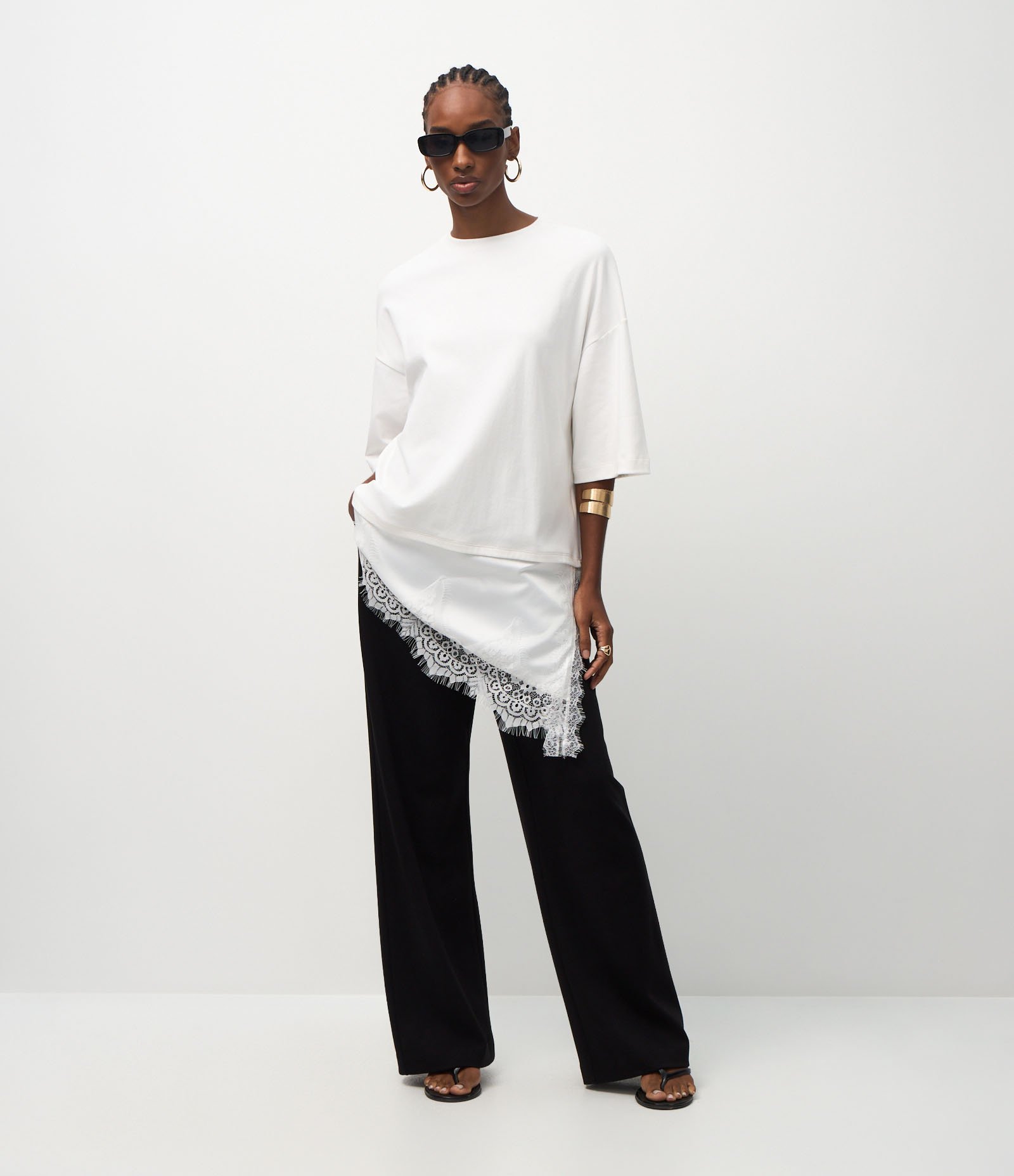 Camiseta Oversized em Algodão com Renda Assimétrica na Barra Branco 1