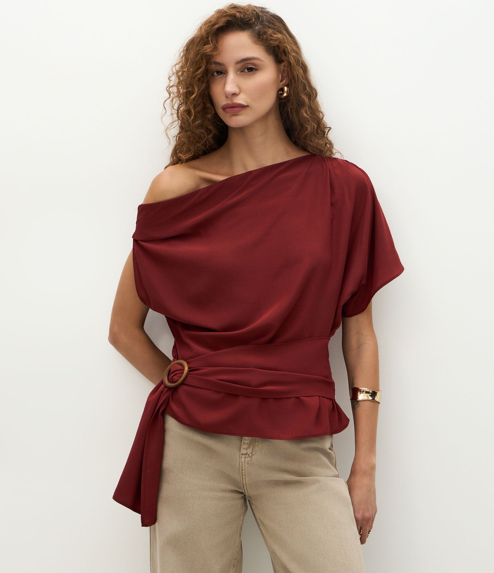 Blusa Um Ombro Só Com Faixa e Aplicação de Argola Vermelho 1