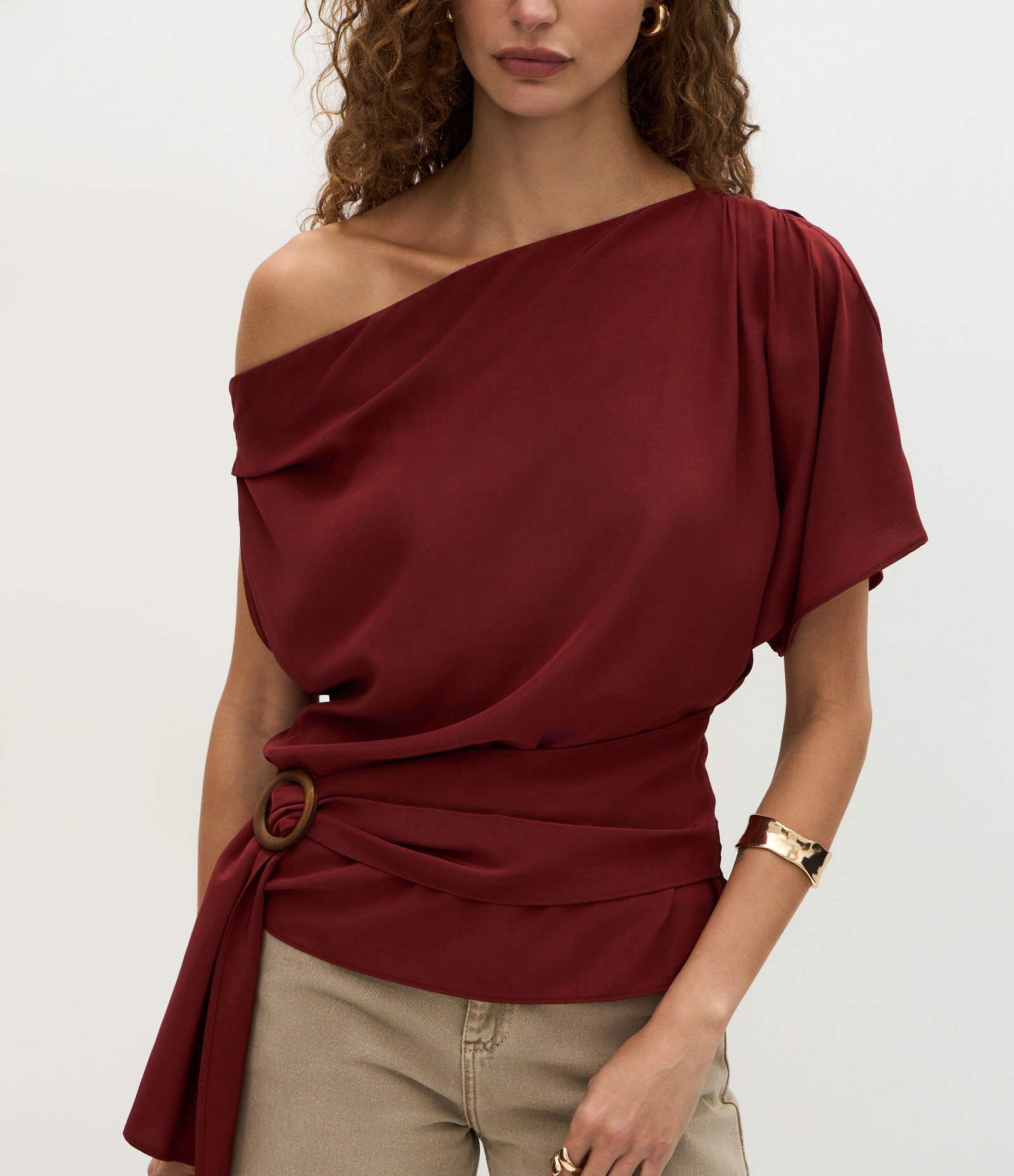 Blusa Um Ombro Só Com Faixa e Aplicação de Argola Vermelho 4