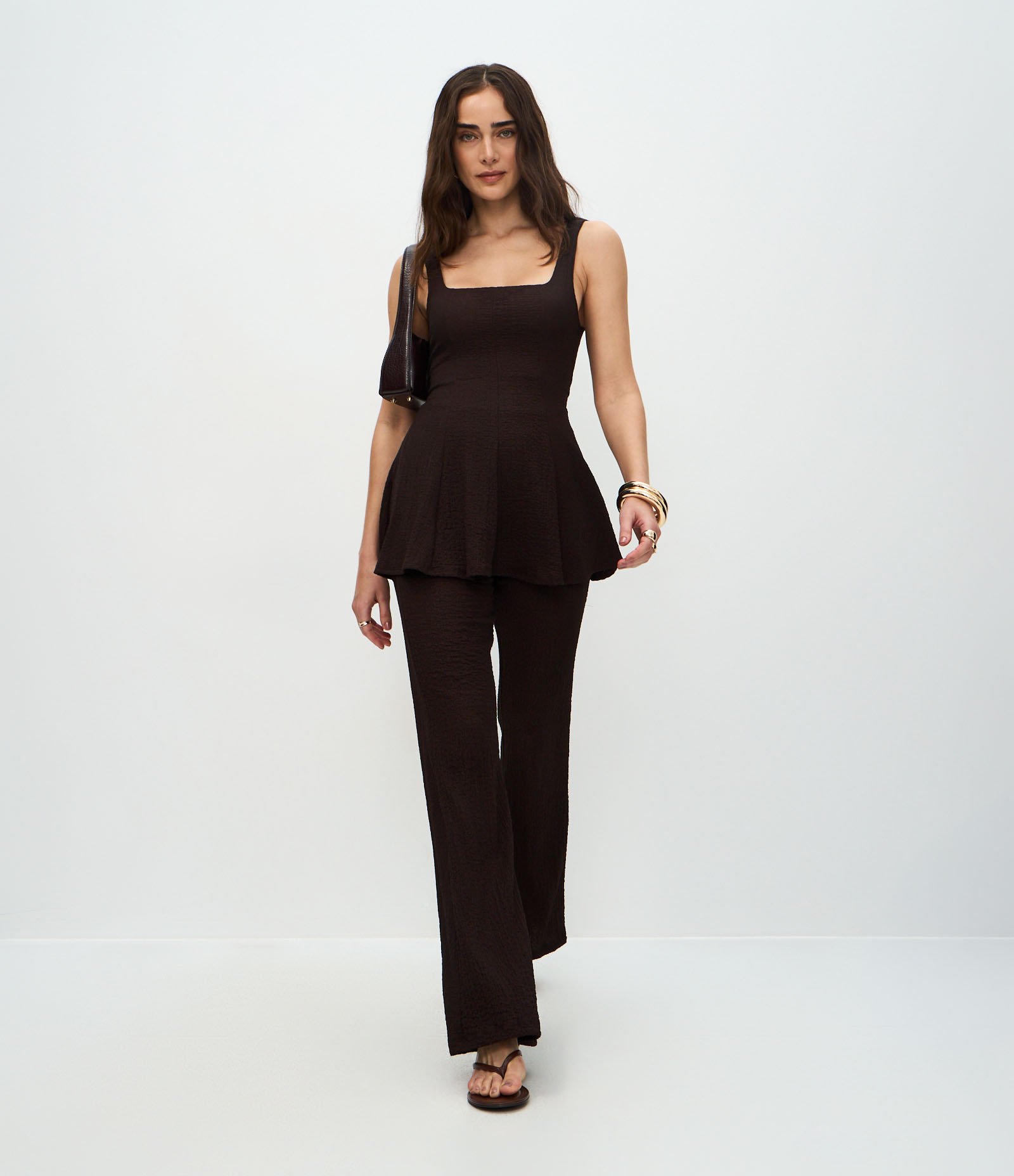 Blusa Texturizada em Anarruga com Alças Largas Marrom 1