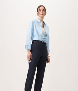 Calça Cenoura Alfaiatada em Crepe com Cinto Fino
