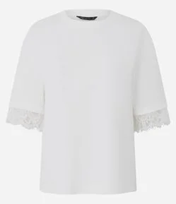 Camiseta em Algodão com Renda Aplicada nas Mangas