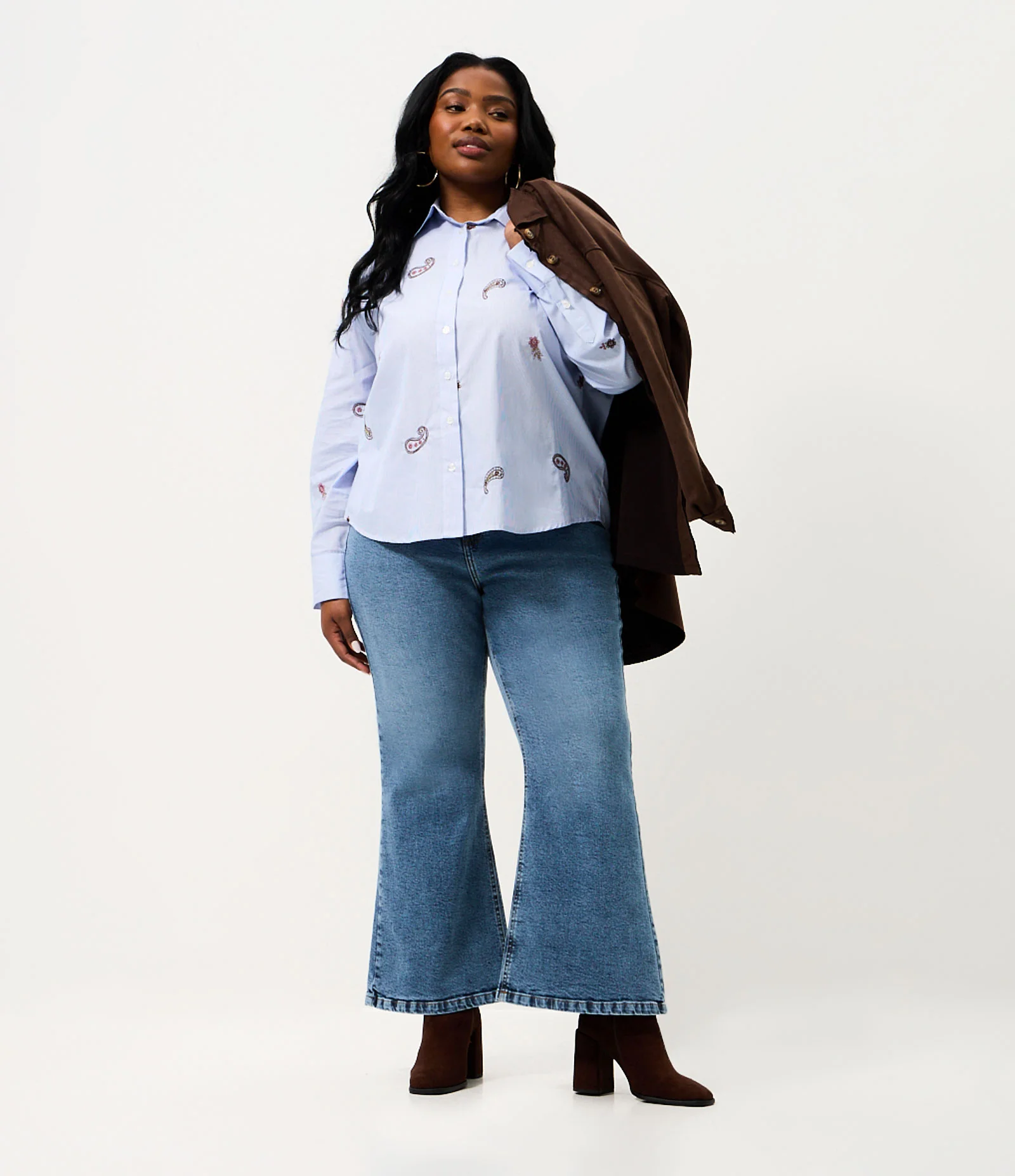 Camisa Tricoline Regular com Paisley Bordado e Listrada Curve & Plus Size Azul 2