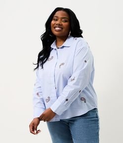 Camisa Tricoline Regular com Paisley Bordado e Listrada Curve & Plus Size