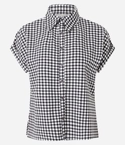 Blusa com Estampa Xadrez e Fechamento por Botões