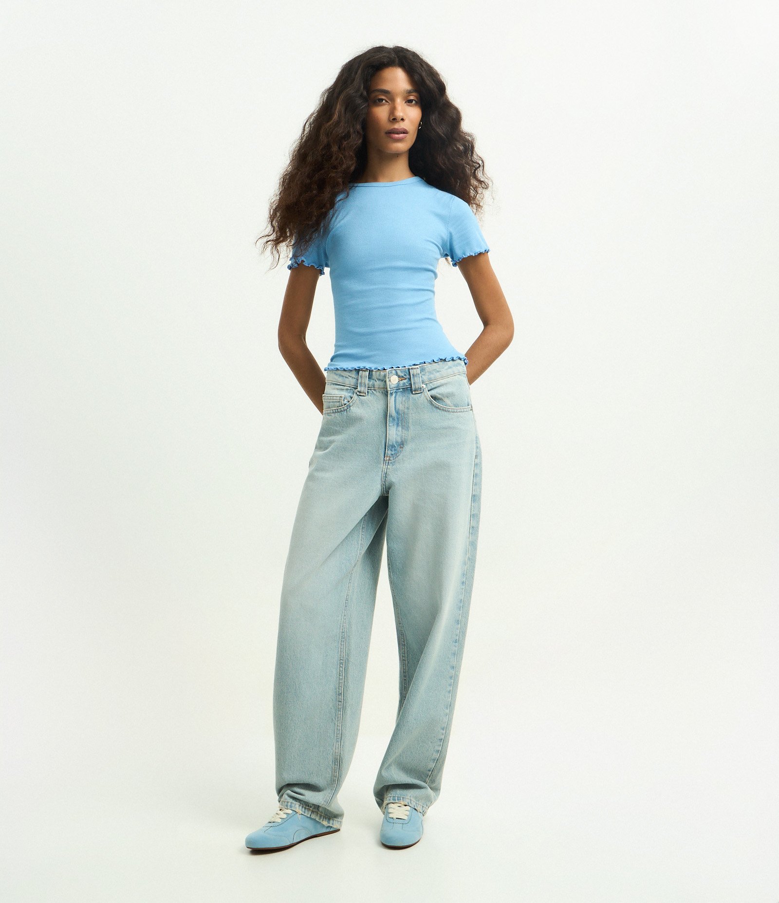 Blusa Manga Curta com Gola Redonda Azul 2