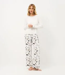 Pijama Longo em Viscolycra com Viés Contrastante e Estampa Floral