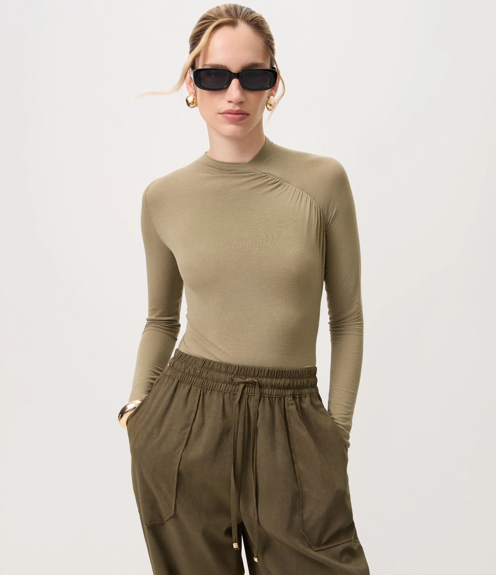 Blusa em Viscose com Franzido no Ombro Verde 1