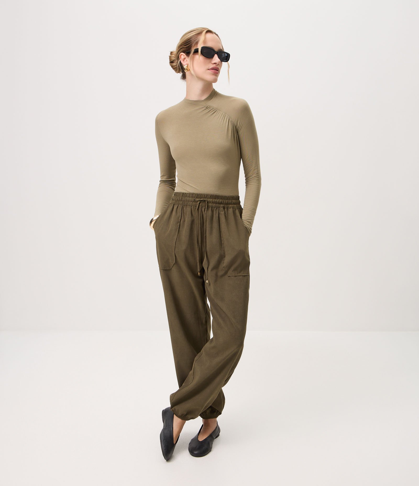 Blusa em Viscose com Franzido no Ombro Verde 2