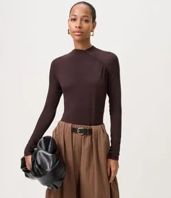 Blusa em Viscose com Franzido no Ombro