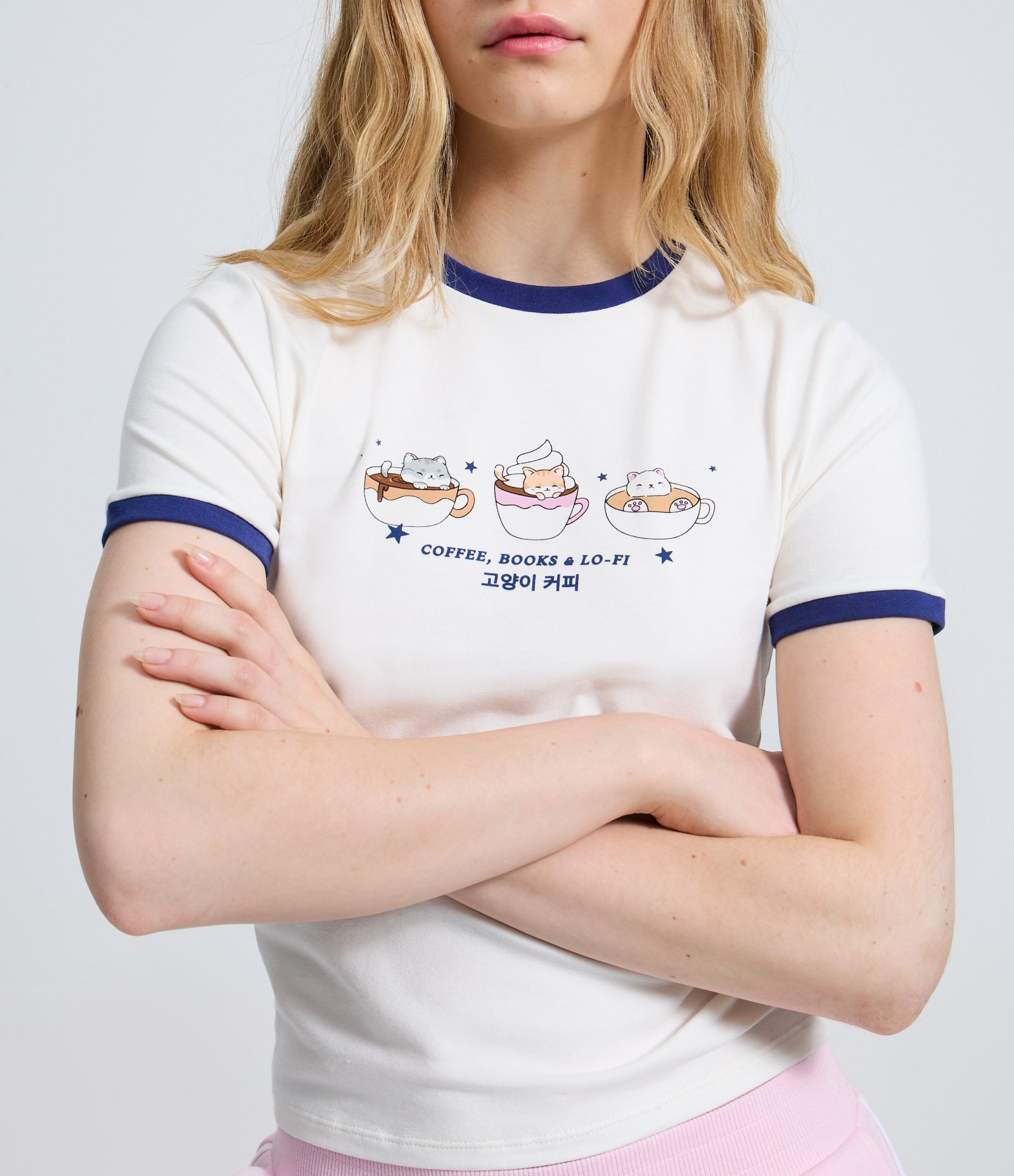 Camiseta em Algodão com Recortes Contrastantes e Estampa de Gatinho Branco 3