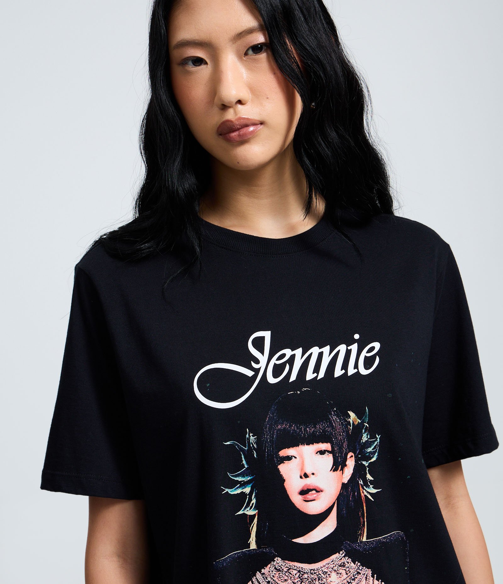 Camiseta em Algodão com Estampa Jennie Preto 3