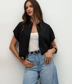 Blusa em Viscolinho com Colarinho na Gola e Sem Cava