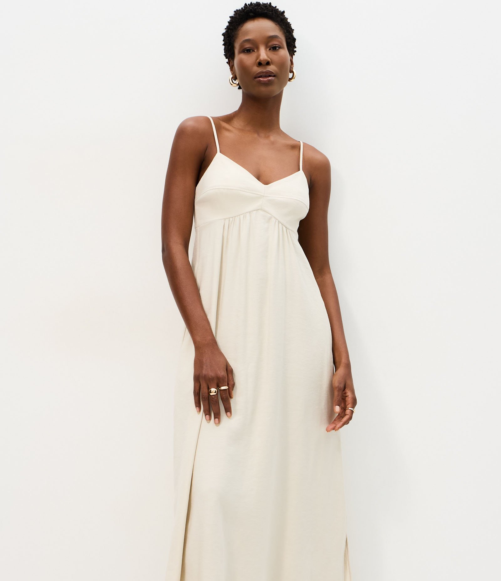 Vestido Midi Evasê em Viscose com Decote Coração Off White 1