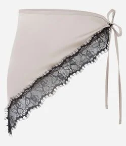 Lenço em Cetim com Detalhe em Renda