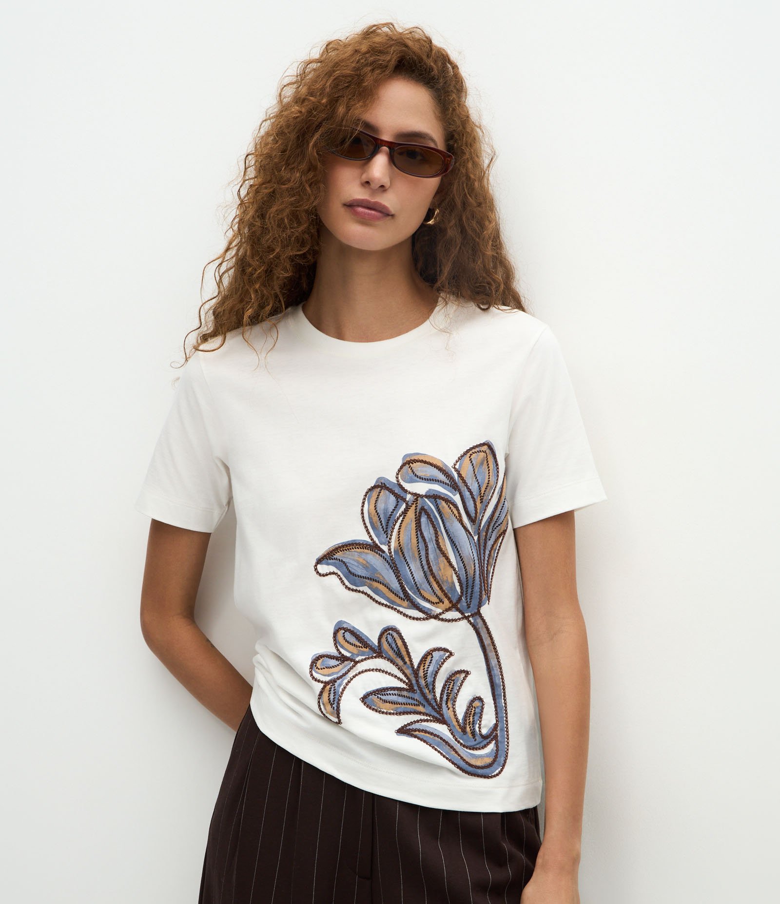 Blusa em Algodão com Estampa de Flor Bordada Branco 1