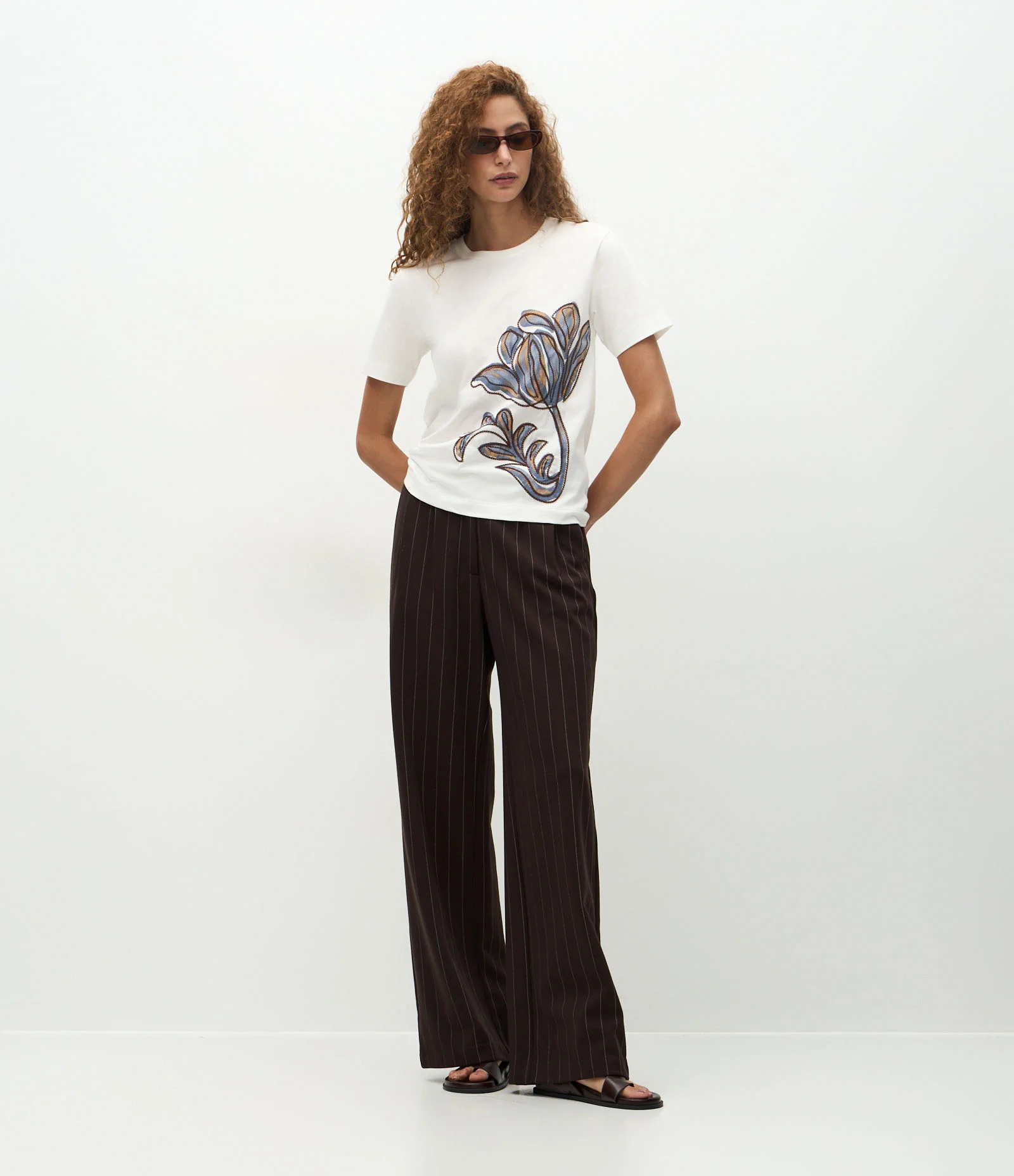 Blusa em Algodão com Estampa de Flor Bordada Branco 2