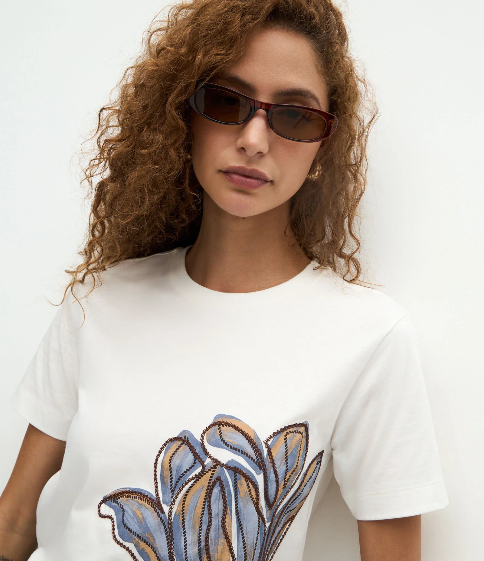 Blusa em Algodão com Estampa de Flor Bordada Branco 3
