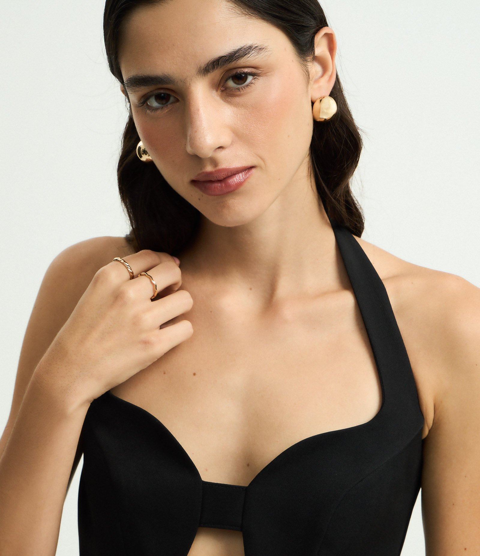 Blusa Alfaiatada Sem Manga com Decote Halter Vazado Preto 3