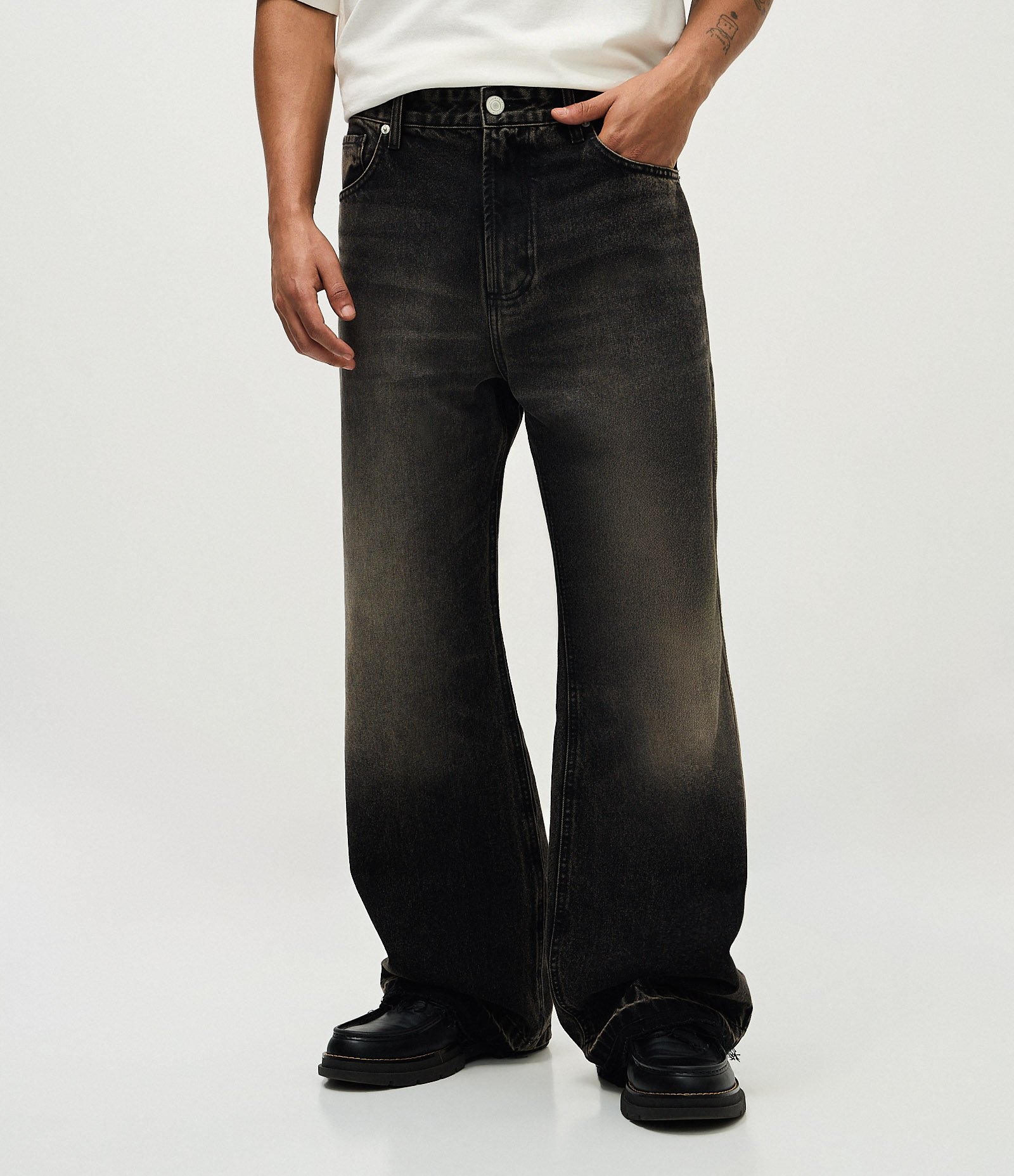 Calça Jeans Masculina Baggy Flare Preta com Barra Desfeita Preto 2