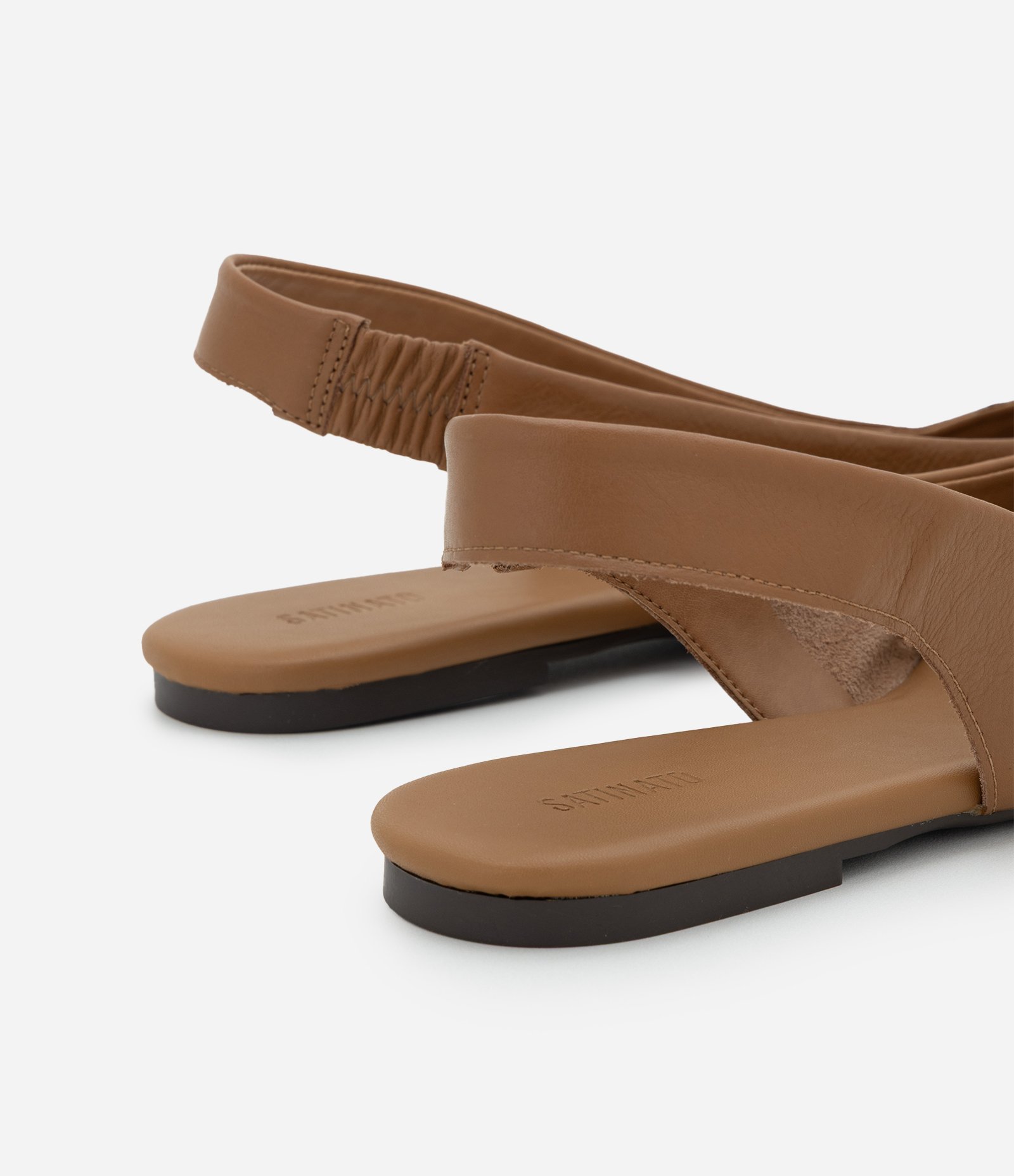 Sapatilha Slingback de Bico Fino em Couro Marrom 4