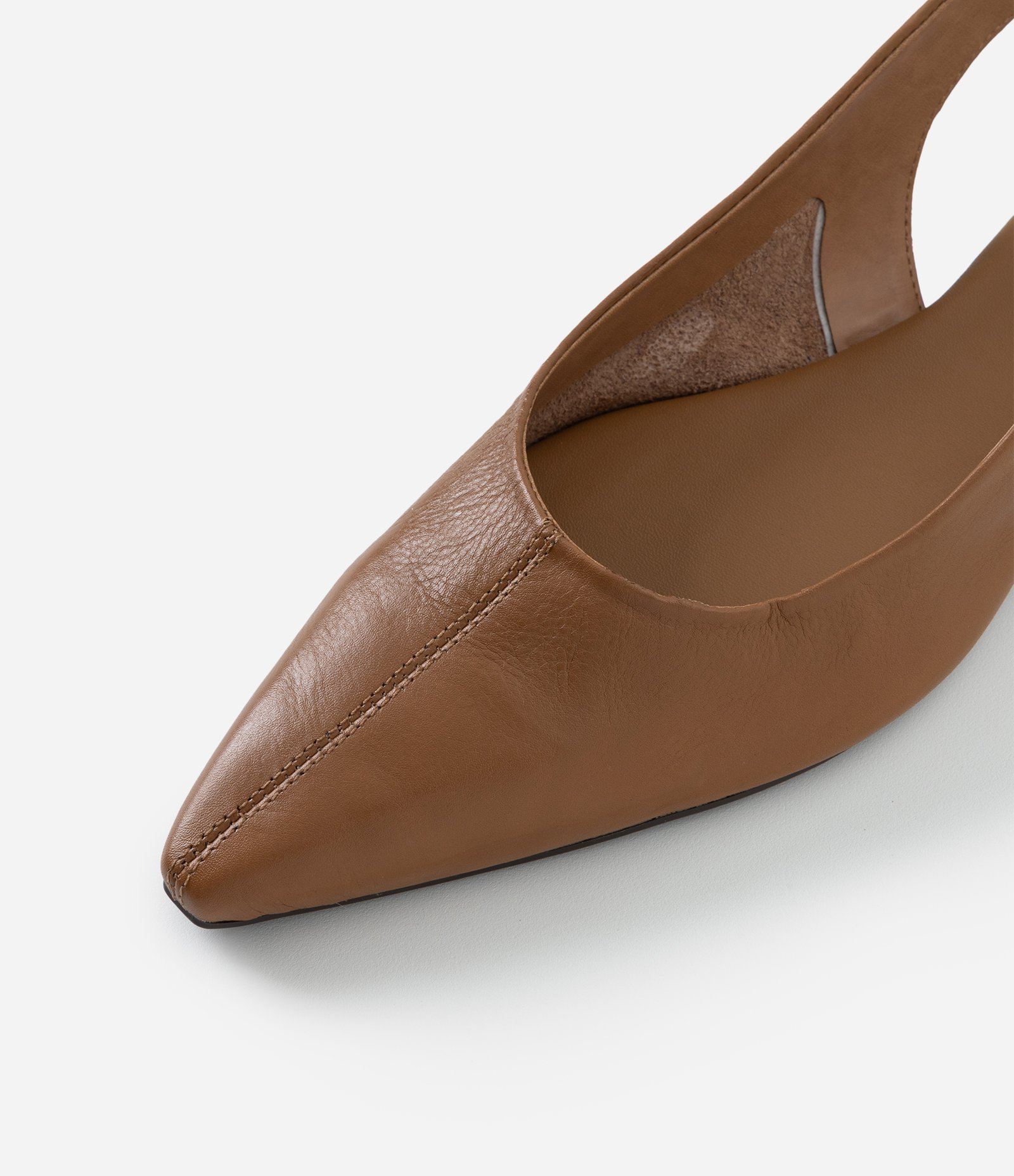Sapatilha Slingback de Bico Fino em Couro Marrom 5