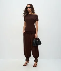 Calça Aladim em Crepe com Aplicação de Renda na Barra