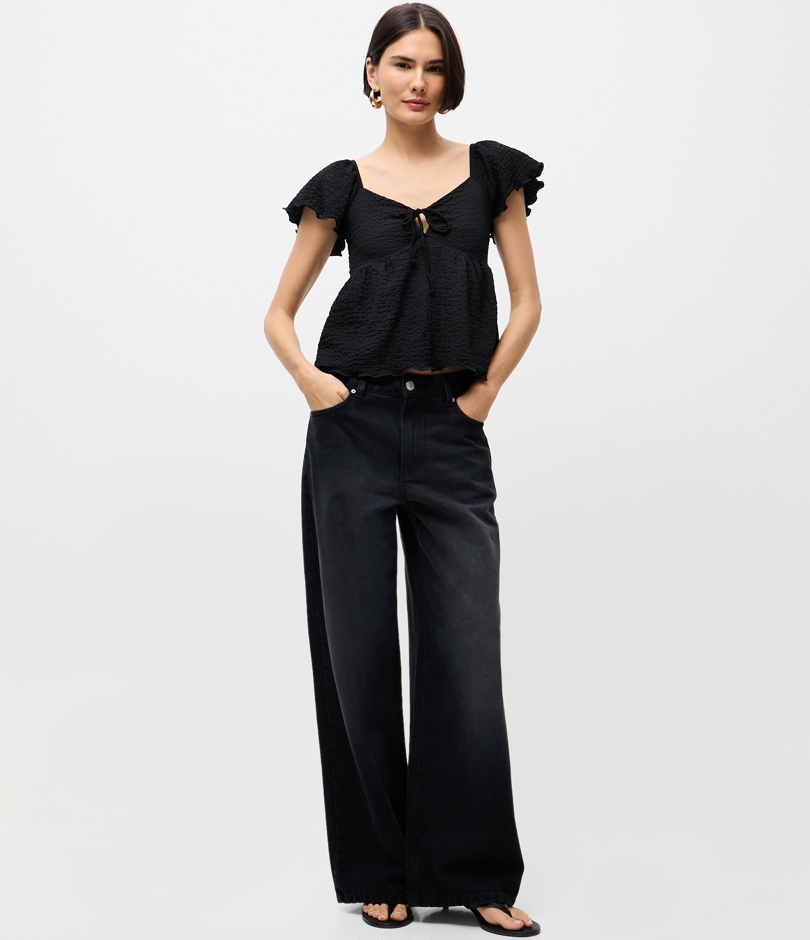 Blusa em Algodão Texturizado com Decote V e Amarração Preto 2