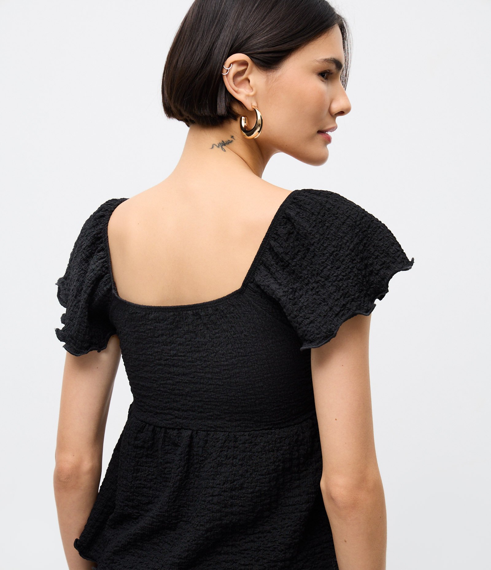 Blusa em Algodão Texturizado com Decote V e Amarração Preto 4
