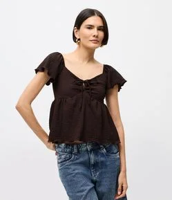Blusa em Algodão Texturizado com Decote V e Amarração