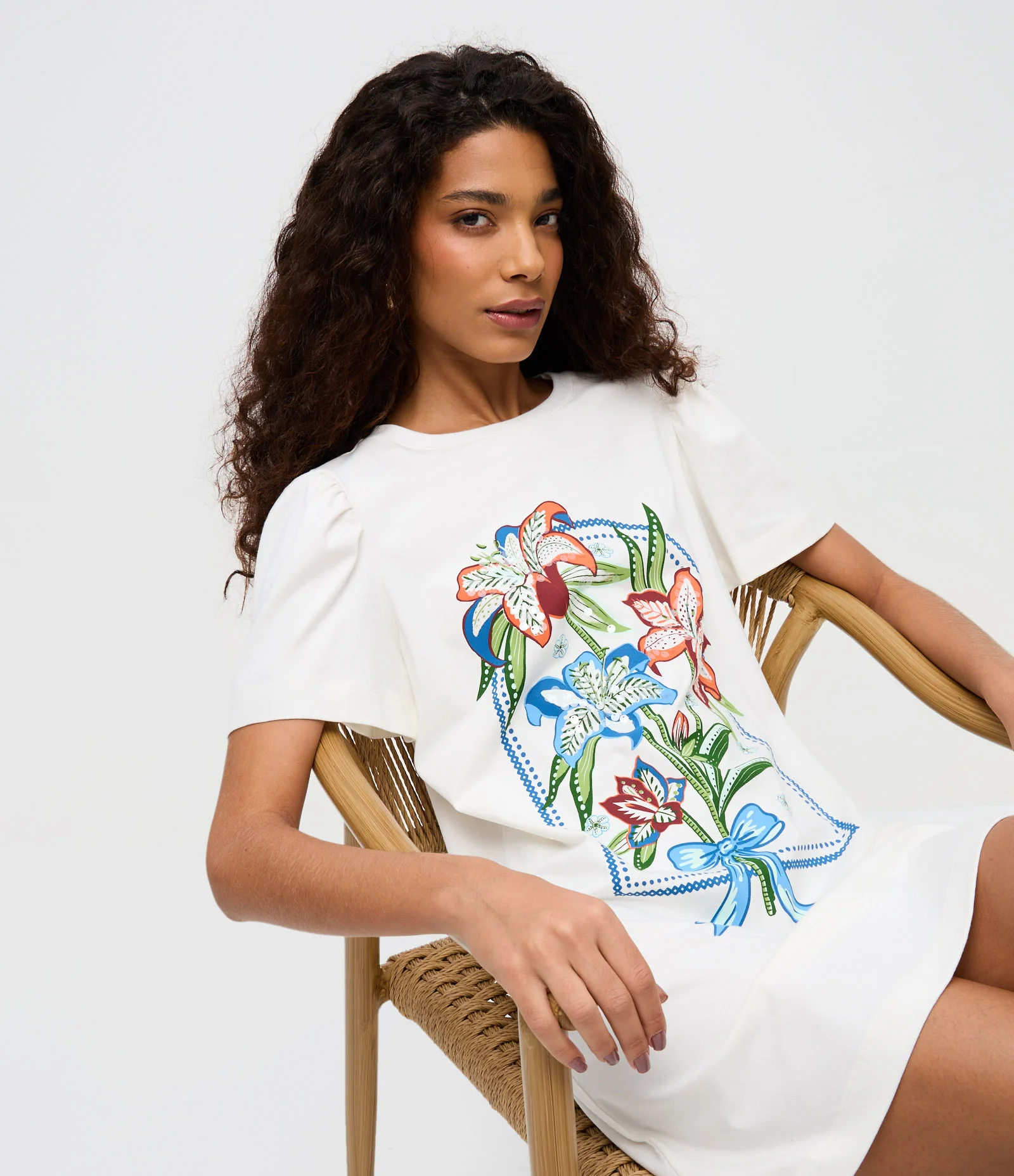 Vestido Curto com Estampa Flores e Manga Bufante Branco 1