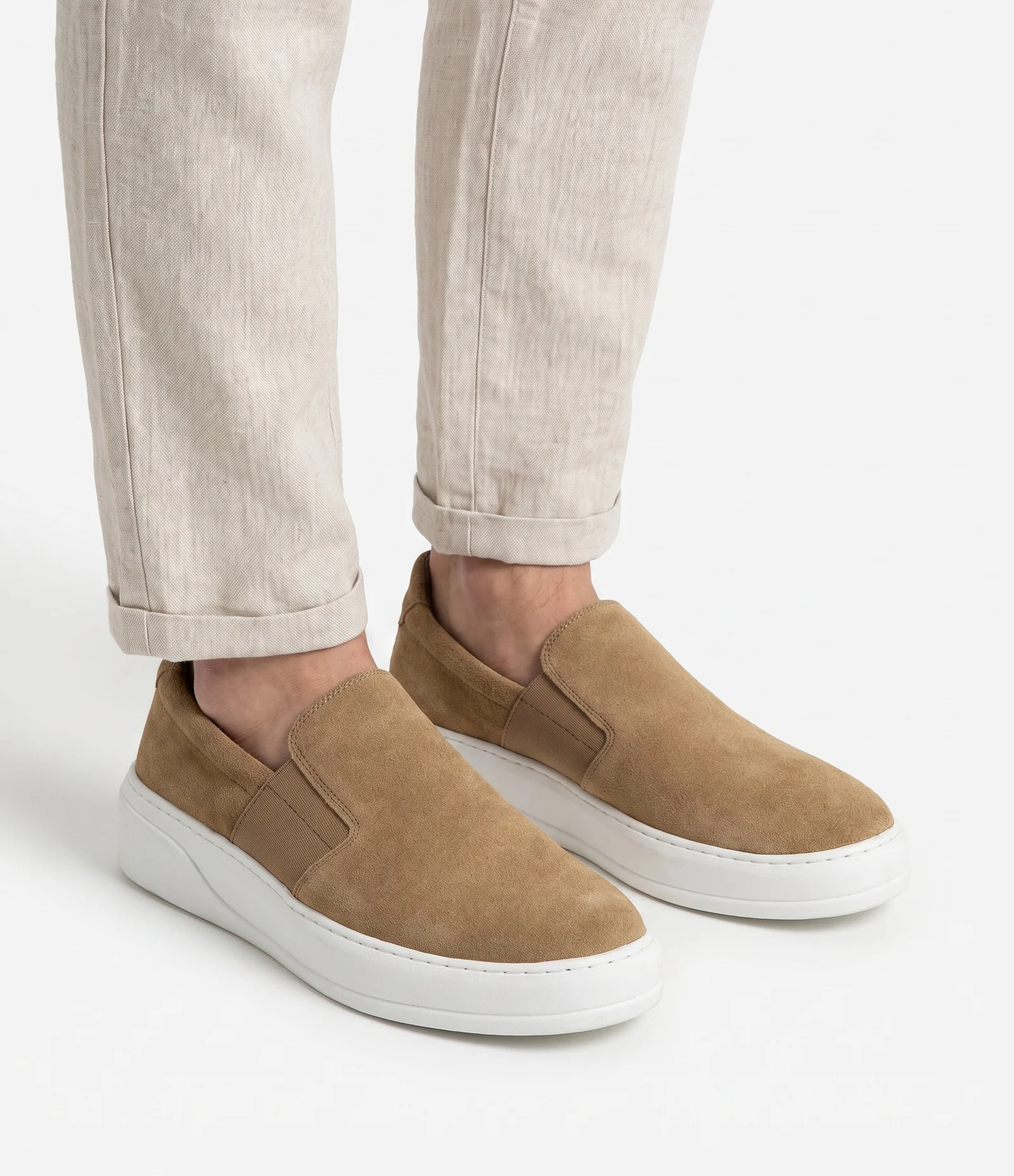 Tênis Masculino Slip On em Camurça Bege 1