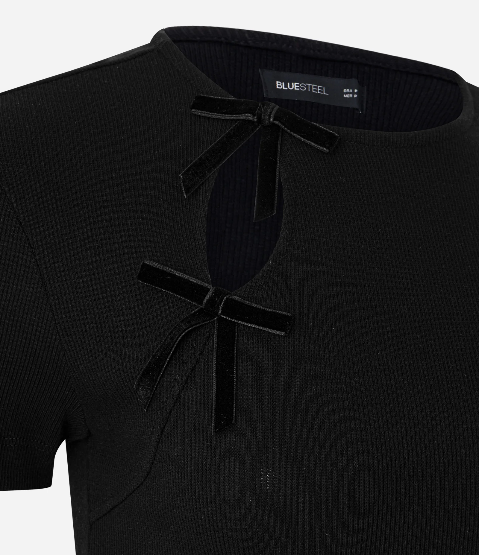 Blusa em Ribana com Detalhe de Lacinhos Preto 2