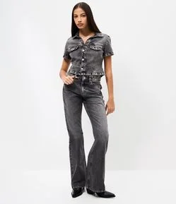 Calça Flare em Jeans com Cintura Média