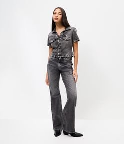 Blusa Acinturada em Jeans Estonado com Recortes