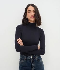 Blusa em Poliamida com Gola Alta