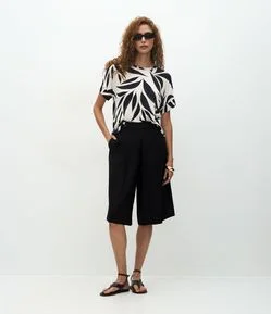 Blusa em Viscose com Estampa de Folhagem