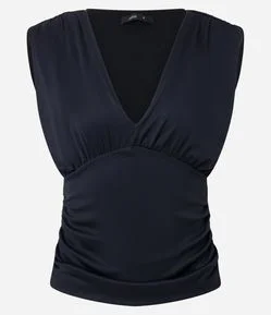 Blusa em Poliamida com Decote V e Ombreiras