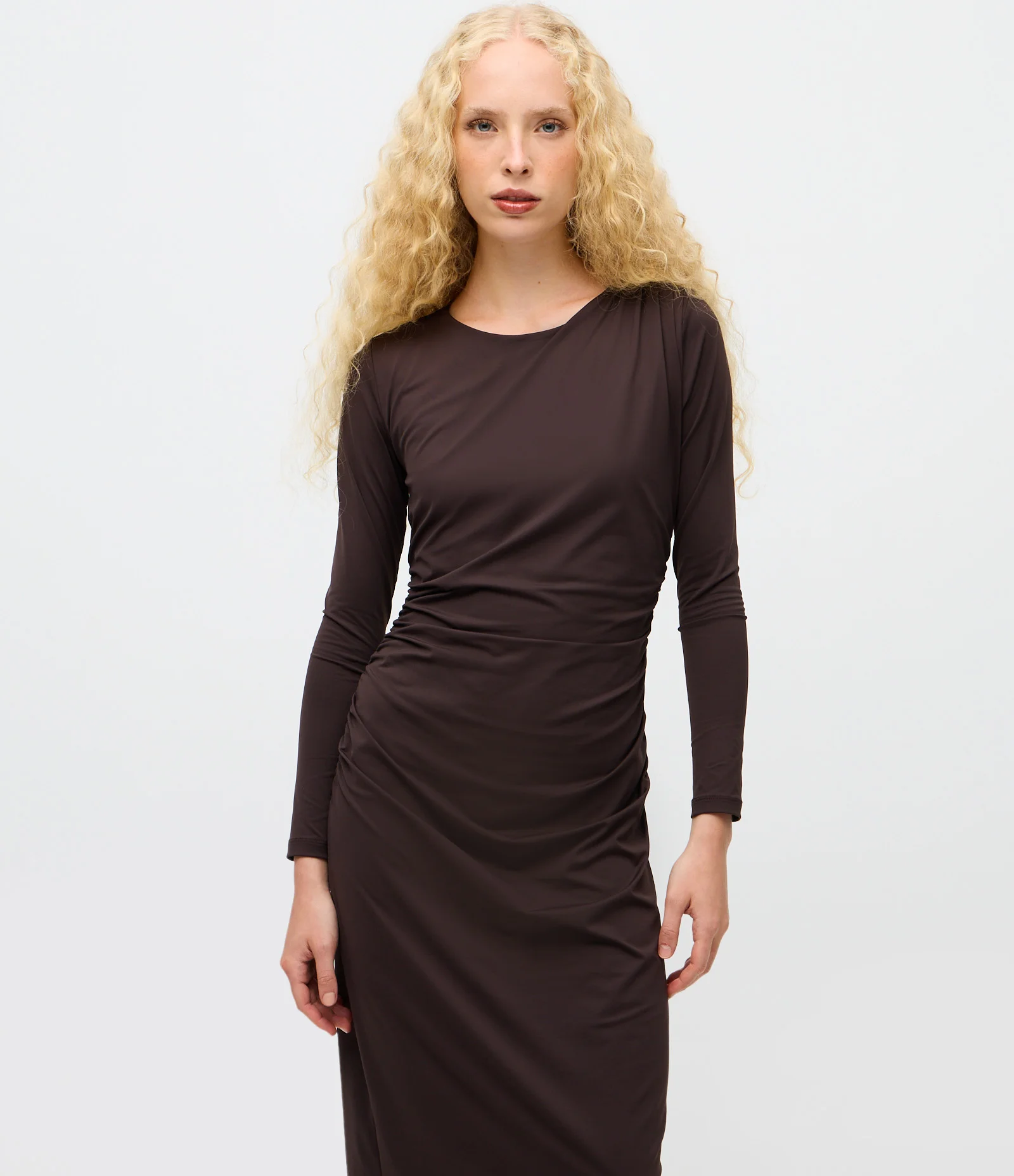 Vestido Reto New Midi em Poliamida com Franzidos e Drapeados Marrom Escuro 2