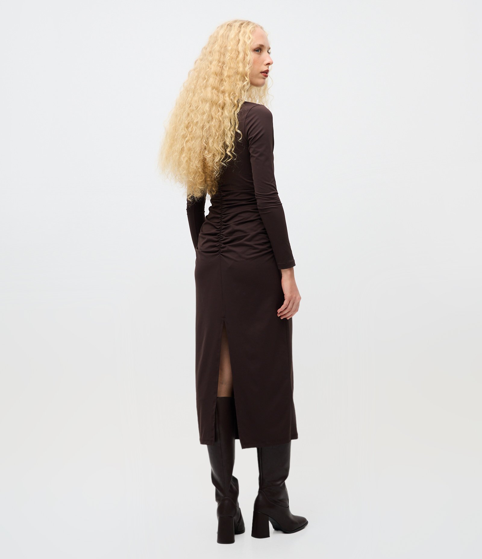 Vestido Reto New Midi em Poliamida com Franzidos e Drapeados Marrom Escuro 4