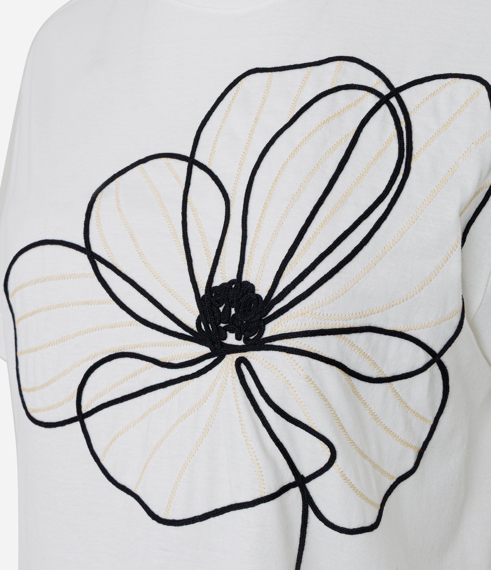 Camiseta Box com Bordado Floral Frontal Branco 6