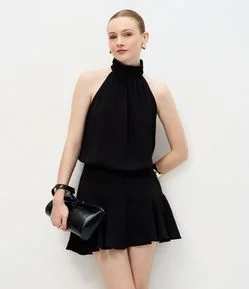 Vestido Curto com Gola Halter Neck