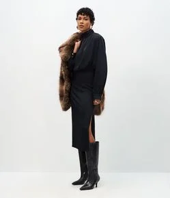 Vestido Longo Acetinado com Decote Degagê nas Costas