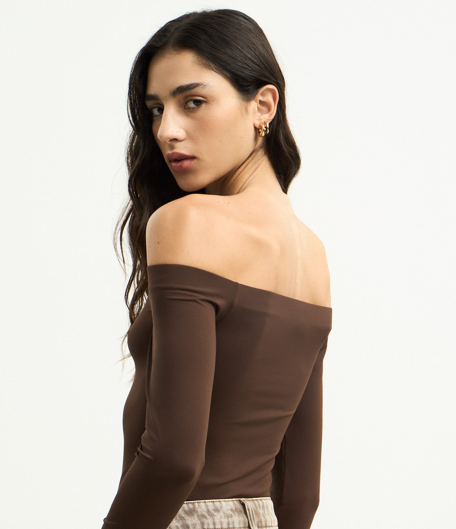 Blusa Básica Ombro a Ombro em Microfibra Marrom 3
