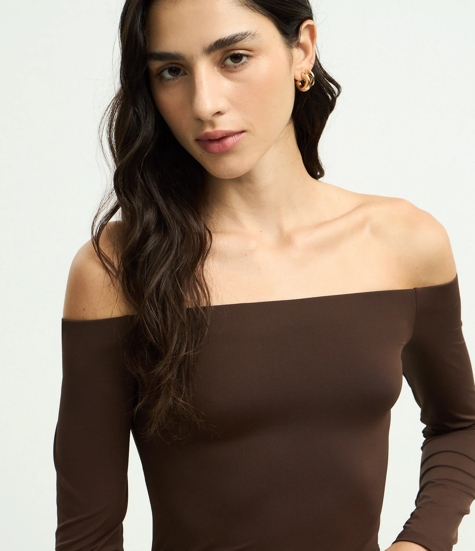 Blusa Básica Ombro a Ombro em Microfibra Marrom 4