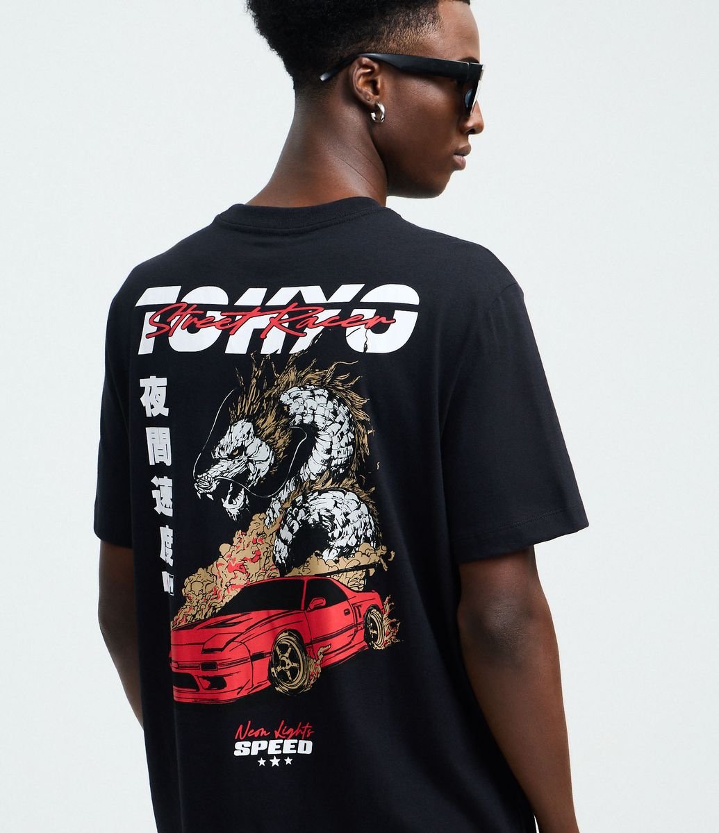 Camiseta Comfort Manga Curta em Algodão com Estampa Drift Tokyo