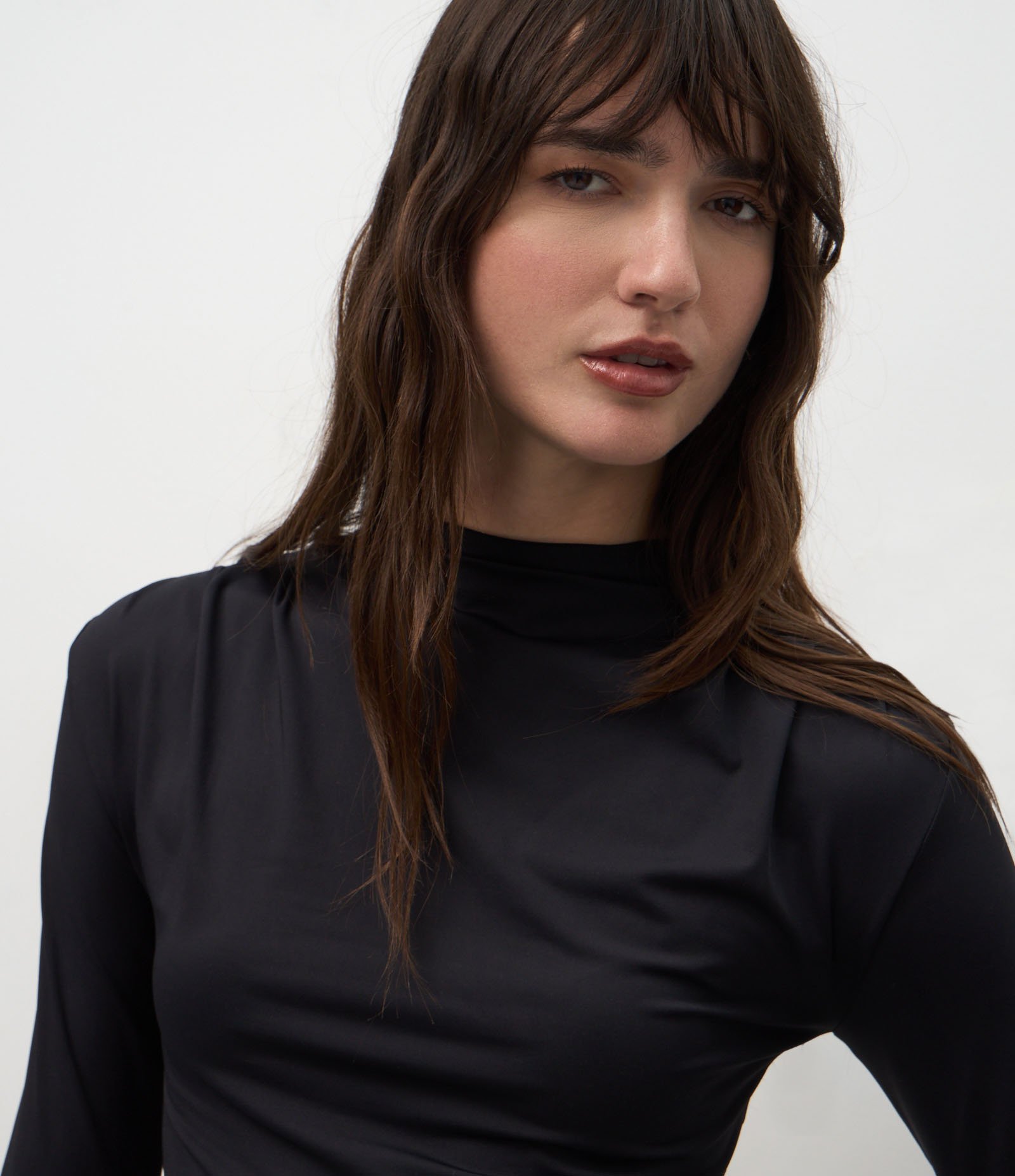Blusa em Poliamida com Pregas nos Ombros Preto 2