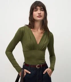 Blusa em Poliamida com Decote em V e Mangas Longas
