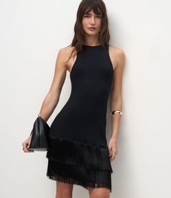 Vestido em Ribana com Aplicação de Franjas Assimétricas