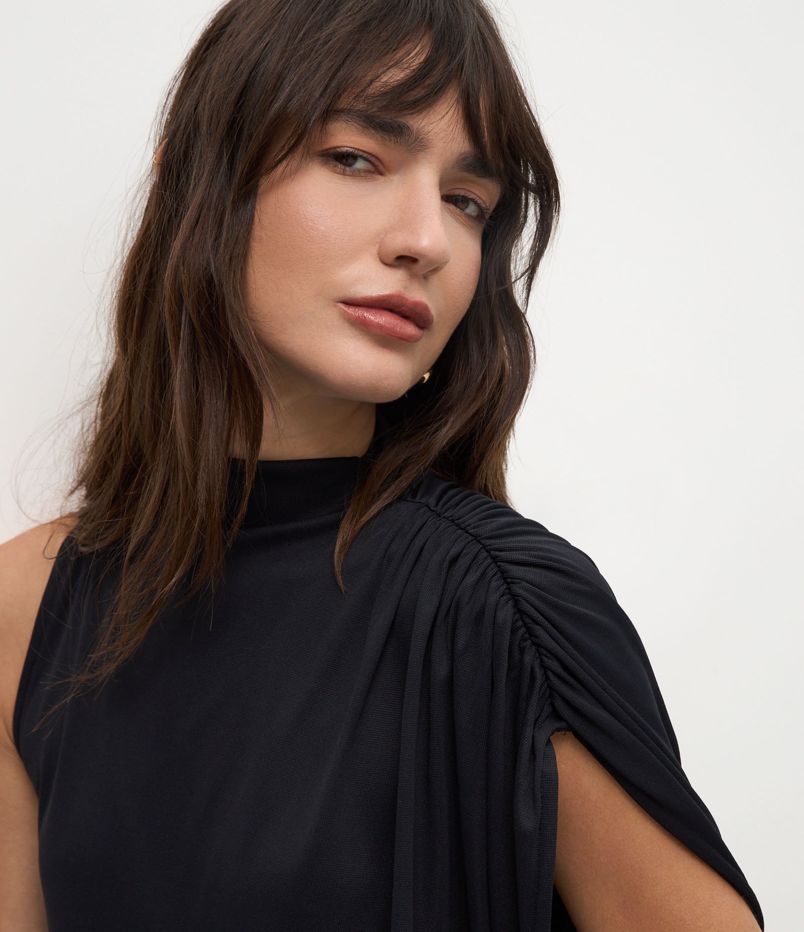 Vestido Longo Assimétrico com Cintura Marcada Preto 3